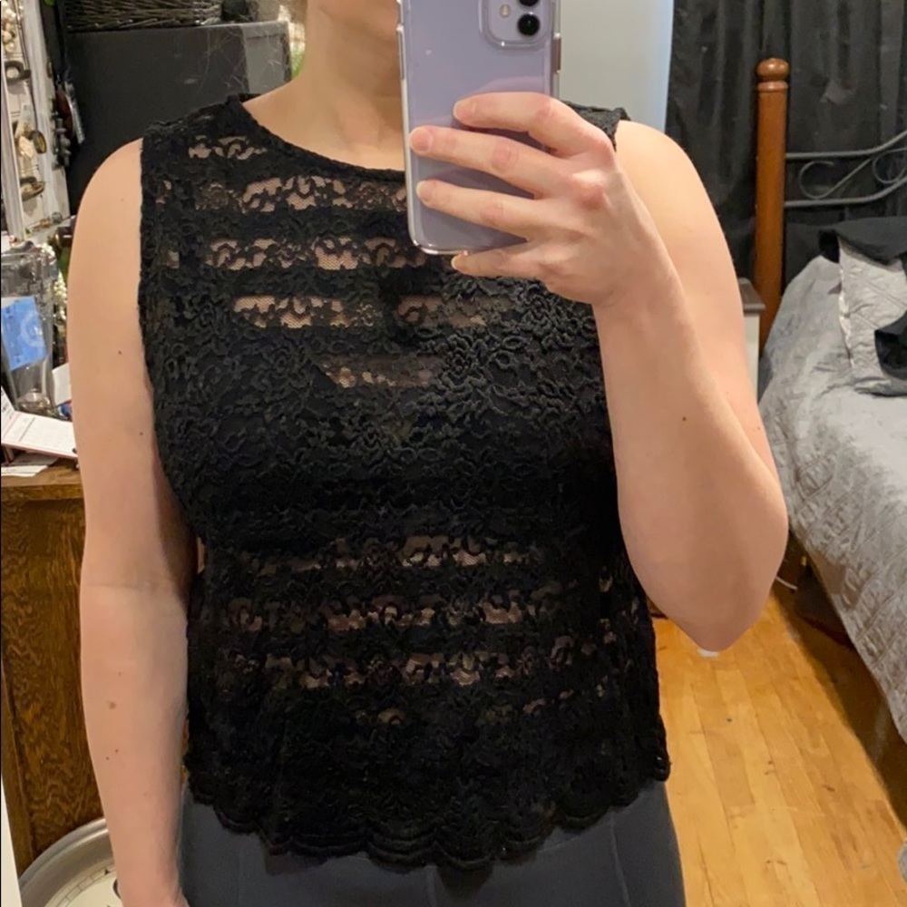 EUC The Limited Gorgeous stretch lace top